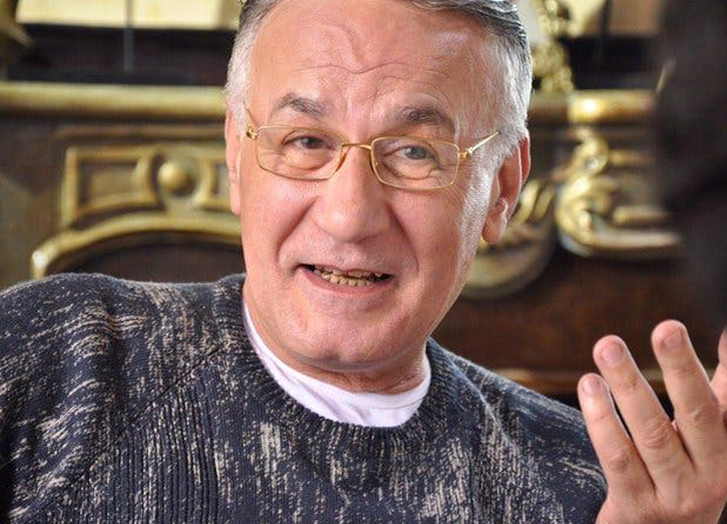 وفاة الفنان عزت أبو عوف بعد صراع مع المرض