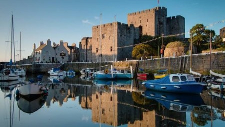 جزيرة في بريطانيا تتحرر من قيود كورونا