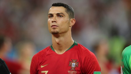 النجم العالمي رونالدو مصاب بفيروس كورونا