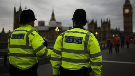 بريطانيا ترفع مستوى التهديد الإرهابي إلى درجة خطير