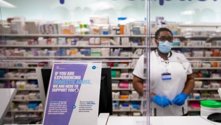 بريطانيا تبدأ طرح لقاح كورونا في الصيدليات