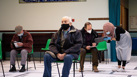 مسجد في بريطانيا يتحول لمركز تطعيم للقاحات كورونا