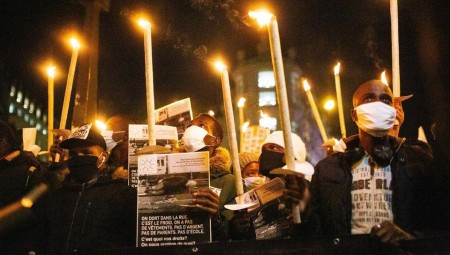 فرنسا.. آلاف المهاجرين المقيمين بطريقة غير قانونية يتظاهرون