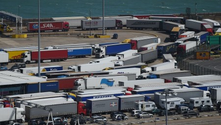 استئناف حركة نقل المسافرين في مرفأ كاليه الفرنسي