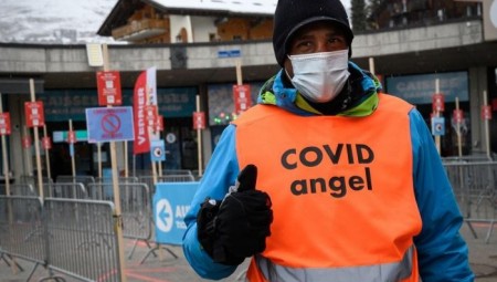 بريطانيون هربوا من منتجع للتزلج في سويسرا كانوا محجورين فيه صحيا