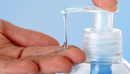 بريطانيا.. ارتفاع صاروخي لمبيعات معقم الأيادي والصابون