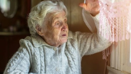 عشرات من ضحايا كورونا البريطانيين لقوا حتفهم في منازلهم