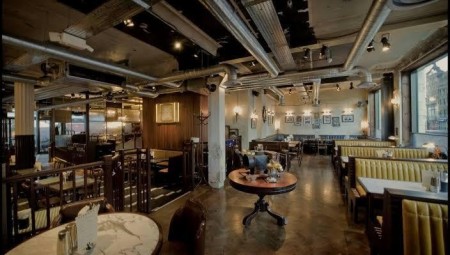 انكلترا: متى سيتم إعادة فتح الحانات والمقاهي والمطاعم؟