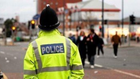 البريطانيون يتحدون التباعد لحضور حفلات غير قانونية