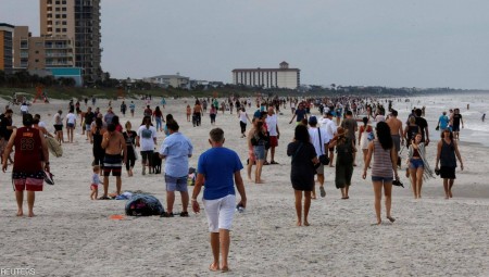 أسوأ انتهاك للإغلاق.. نصف مليون بريطاني تدفقوا على شاطئ دوريست