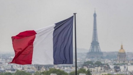 بريطانيا ستفرض الحجر الصحي على القادمين من فرنسا