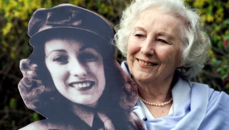 بريطانيا تفقد أسطورة الغناء فيرا لين عن 103 سنوات