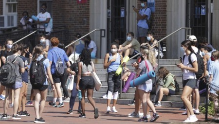 جامعة كارولينا الشمالية تلغي الدروس الحضورية بعد أسبوع على معاودتها