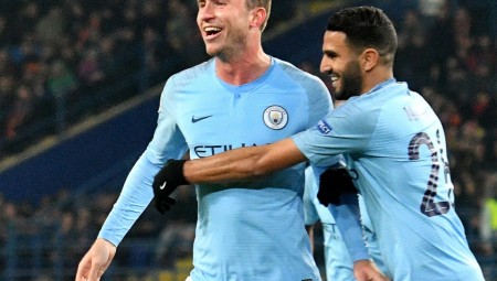 إصابة لاعبي مانشستر سيتي محرز ولابورت بفيروس كورونا المستجد