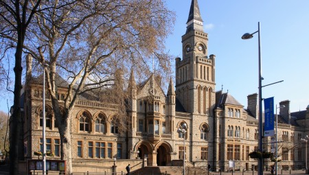 أطفال إيلنغ و أسرهم سيتلقون دعم الحكومة البريطانية