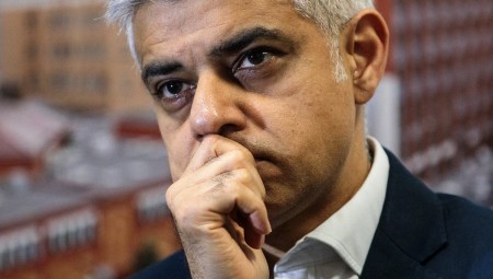 صادق خان: إغلاق بريطانيا الثاني ضربة كبيرة للبلاد