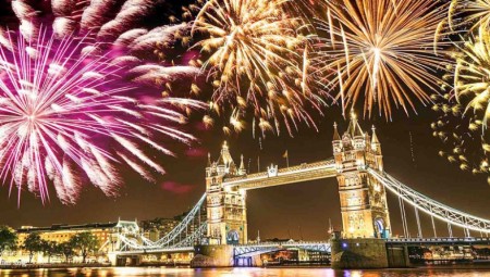 ألعاب نارية في سماء لندن احتفالا برحيل ترامب