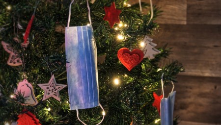 لحكومة تدرس خططا لتخفيف القيود في عيد الميلاد تسمح للعائلات بالاحتفال معا