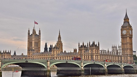 إغلاق بريطانيا بسبب السلالة الجديدة قد يدوم شهورا