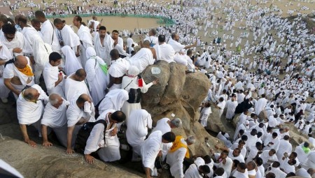 الحج.. نحو 1000 شخص فقط سيسمح لهم بأداء المناسك هذا العام
