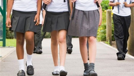 الحكومة البريطانية تنشر خطة تفصيلية لعودة الطلاب إلى المدارس