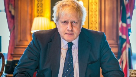 خطط بوريس جونسون لتسريع إجراءات السفر الجوية والبرية