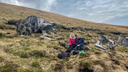 فتاتان تكشفان أسرار طائرة تحطّمت قبل أكثر من 70 عامًا