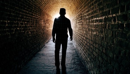 عائد من الموت يروي أسرار عودته لطبيبه