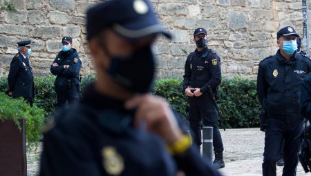 الشرطة الإسبانية تفكك خلية يشتبه بأنها تمول تنظيم القاعدة