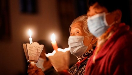 الملايين يحتفلون بعيد الفصح وسط قيود احتواء فيروس كورونا