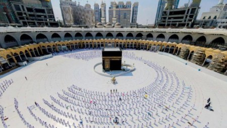 السعودية لن تسمح لغير الملقحين بأداء العمرة خلال رمضان