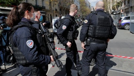 فرنسا.. قتيل وجريحة بالرصاص أمام مستشفى باريسي وفرار مطلق النار