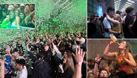 بعد عام من العزلة .. الآلاف يحتفلون بانتهاء عهد التباعد الاجتماعي