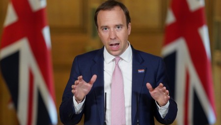 وزير الصحة البريطاني يحث المسافرين على عدم التوجه إلى الدول الصفراء 