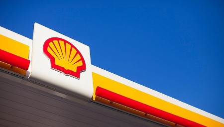 مساهمو شل يؤيدون بأغلبية ساحقة نقل مقرها الضريبي إلى لندن