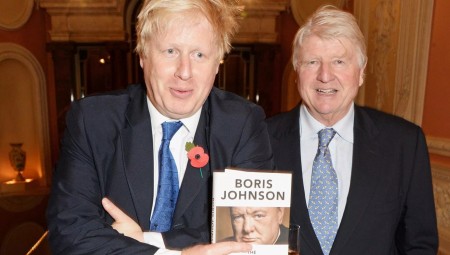 سيدتان تتهمان والد جونسون بـإساءة الأدب معهما