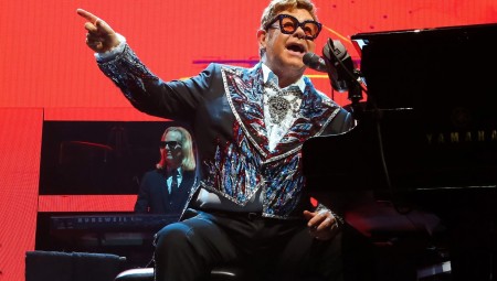 إلتون جون يواصل جولته الوداعية