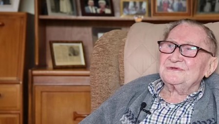 هل للعبة الغولف علاقة بطول العمر؟ بريطاني يبلغ 100 عام يجيب عن السؤال