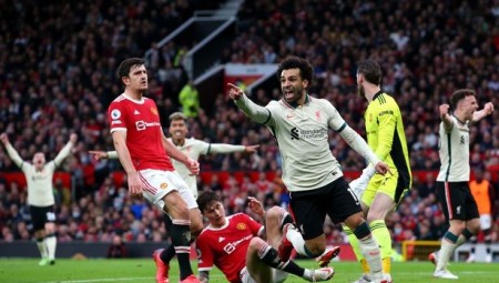 جمهور ليفربول يهدي محمد صلاح أغنية مطالبين إدارة النادي بتجديد عقده