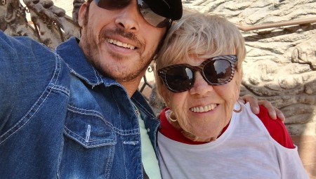 قصة حبهما تصدرت العناوين.. المصري حبيب الجدة البريطانية يحصل علي الفيزا أخيرا