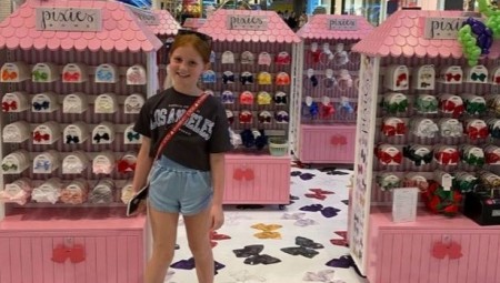 طفلة تنجح في عملها لدرجة تمكنها من التقاعد عندما تبلغ 15 عاما