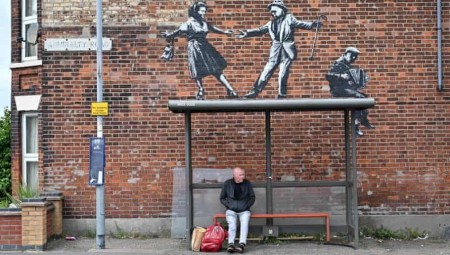 بانكسي يؤكد أنه صاحب سلسلة من الأعمال الحديثة في إنكلترا