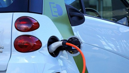 بريطانيا .. شل تنوي نشر 50 ألف نقطة شحن للسيارات الكهربائية