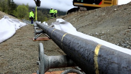 بدء تشغيل أطول سلك كهربائي تحت المياه في العالم بين النرويج وبريطانيا