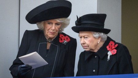 الانسحاب التدريجي للملكة إليزابيث يعزز دور كاميلا