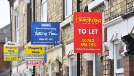 بريطانية توقفت عن شراء ملابس جديدة لـ 3 سنوات.. فتمكنت من شراء منزل أحلامها