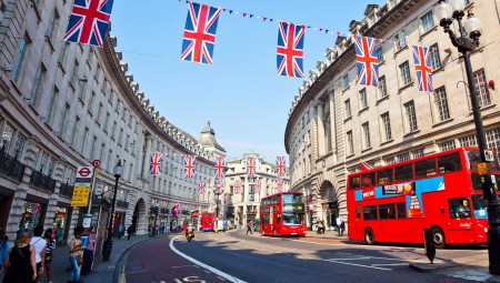 بريطانيا .. أوميكرون توجه ضربة إلى انتعاش المتاجر