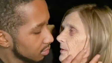 في تحدِ للتعليقات السلبية.. شاب يعلن زواجه من خطيبته التي تكبره بـ 37 سنة