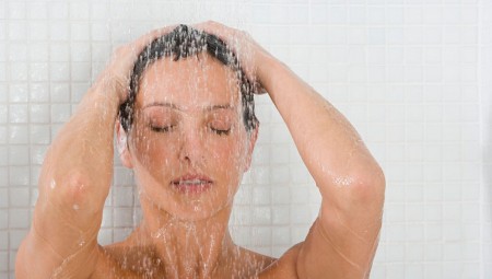 سيدة تثير جدلًا حادًا لاعترافها بالاستحمام 3 مرات فقط في الأسبوع