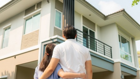 طبيب يطلب من حبيبته دفع نصف رهنه العقاري بعد علمه بدخلها من مواقع التواصل الاجتماعية